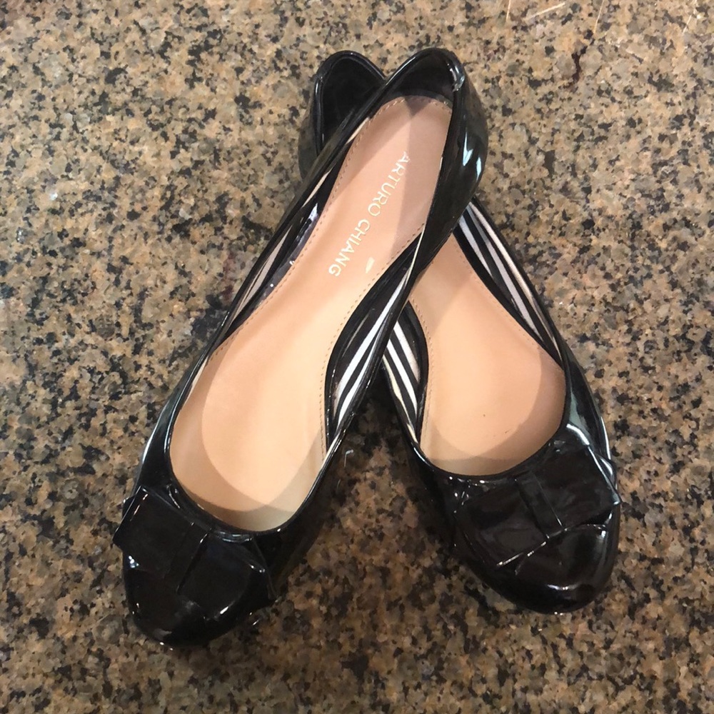 Arturo Chiang Black Patent Leather Flats